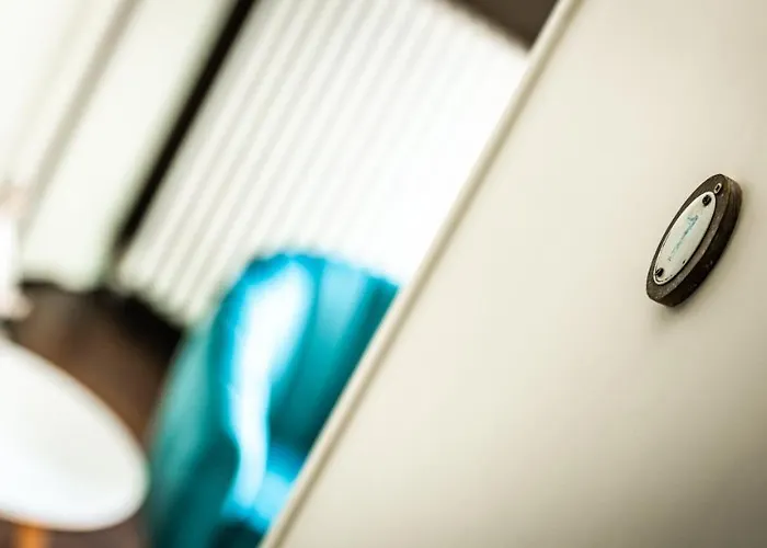 לינה וארוחת בוקר Maison Rabelais 3*