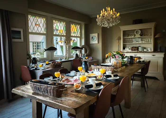 לינה וארוחת בוקר Maison Rabelais 3*